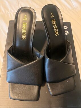 Dream Pairs Black Crisscross kitten heel